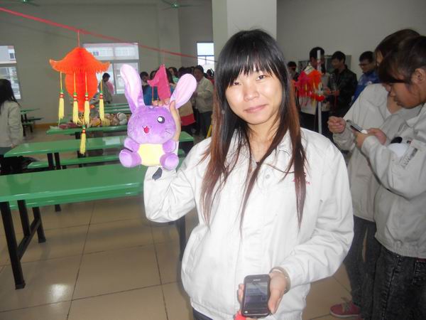 Guessing lantern riddles in Lantern Festival
